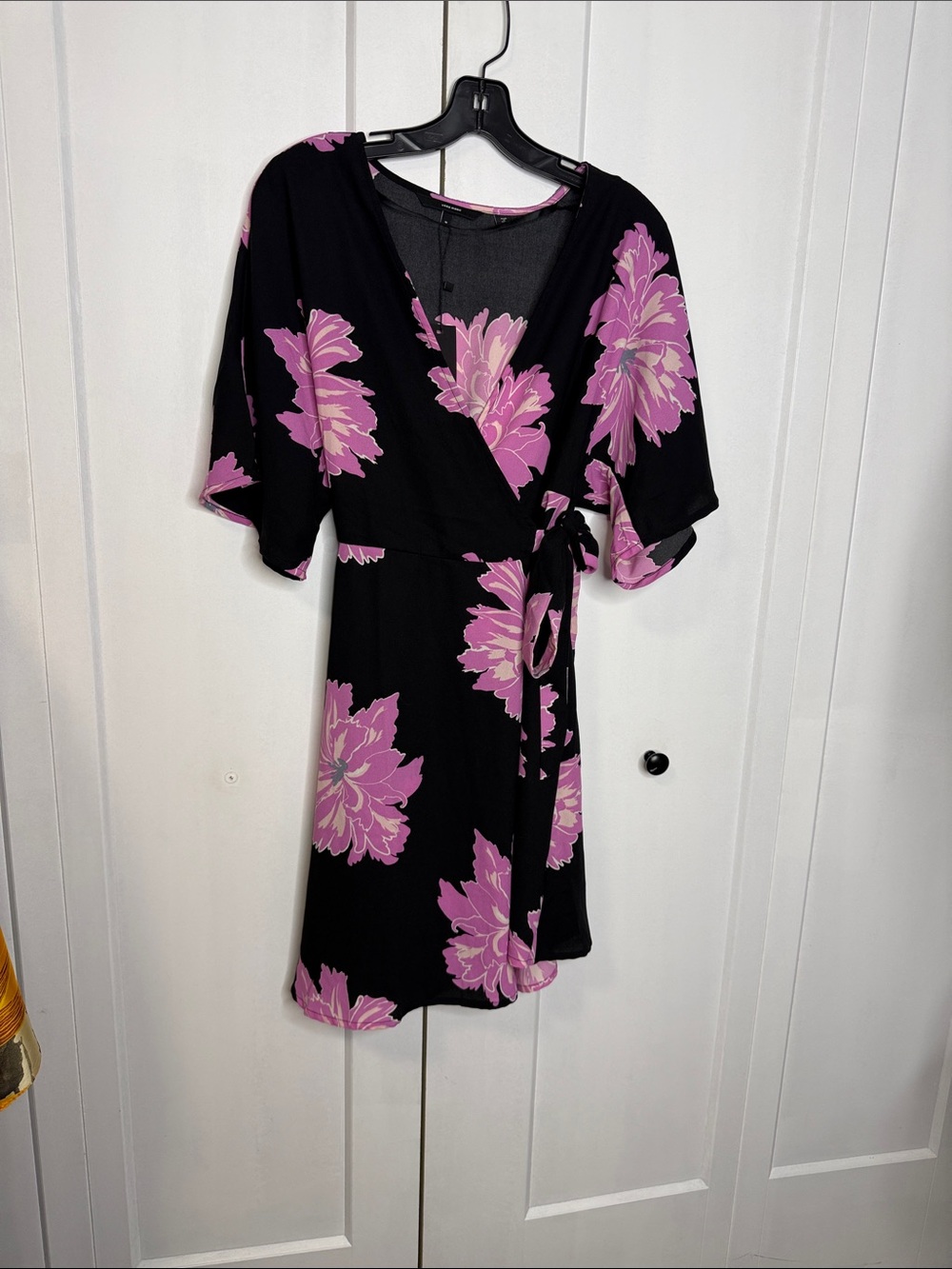 NWTs Vero Moda -Medium - Black wrap dress pink floral print